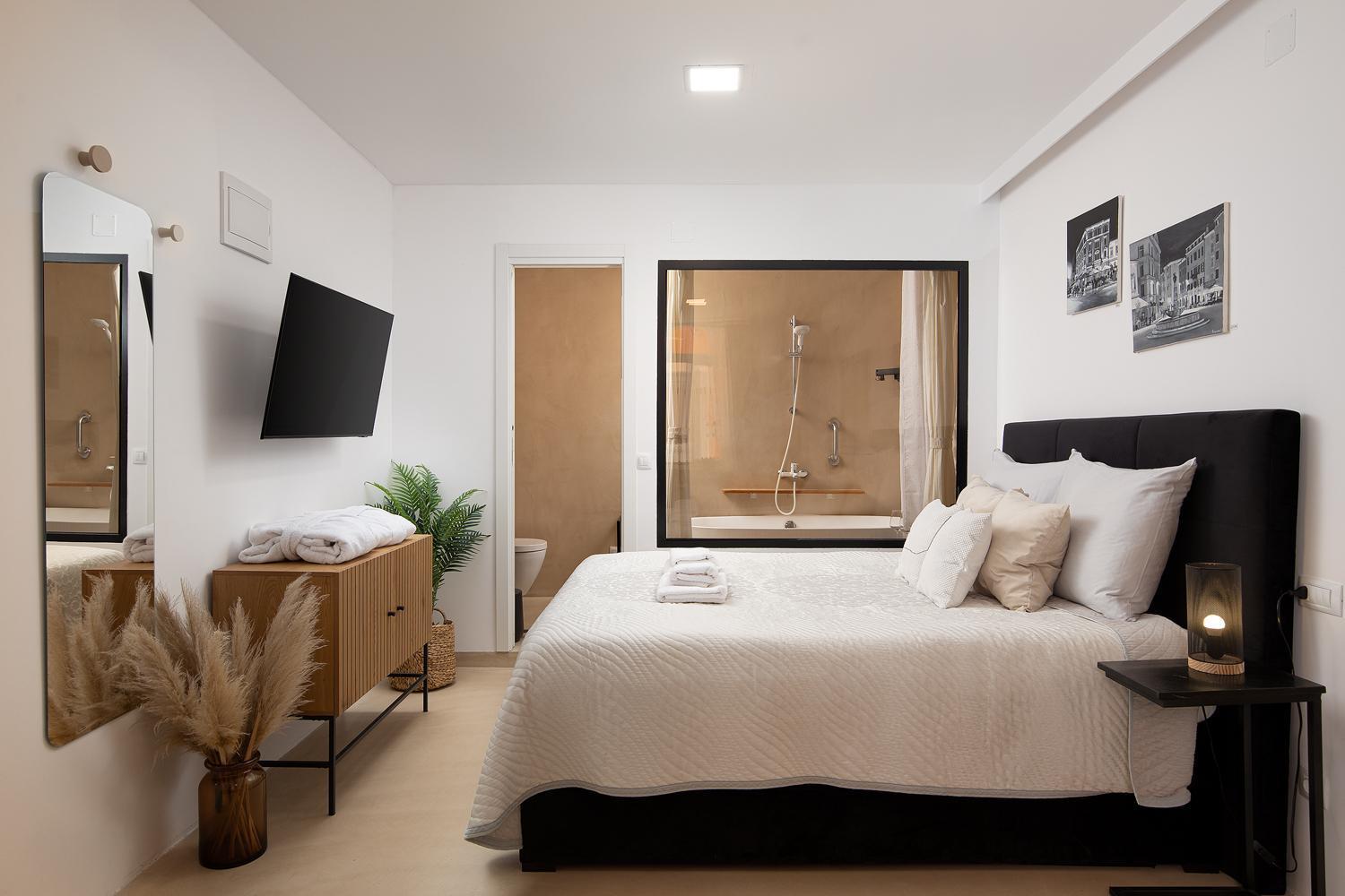Deluxe Studio In City Center With Free Private Parking Ровинь Экстерьер фото