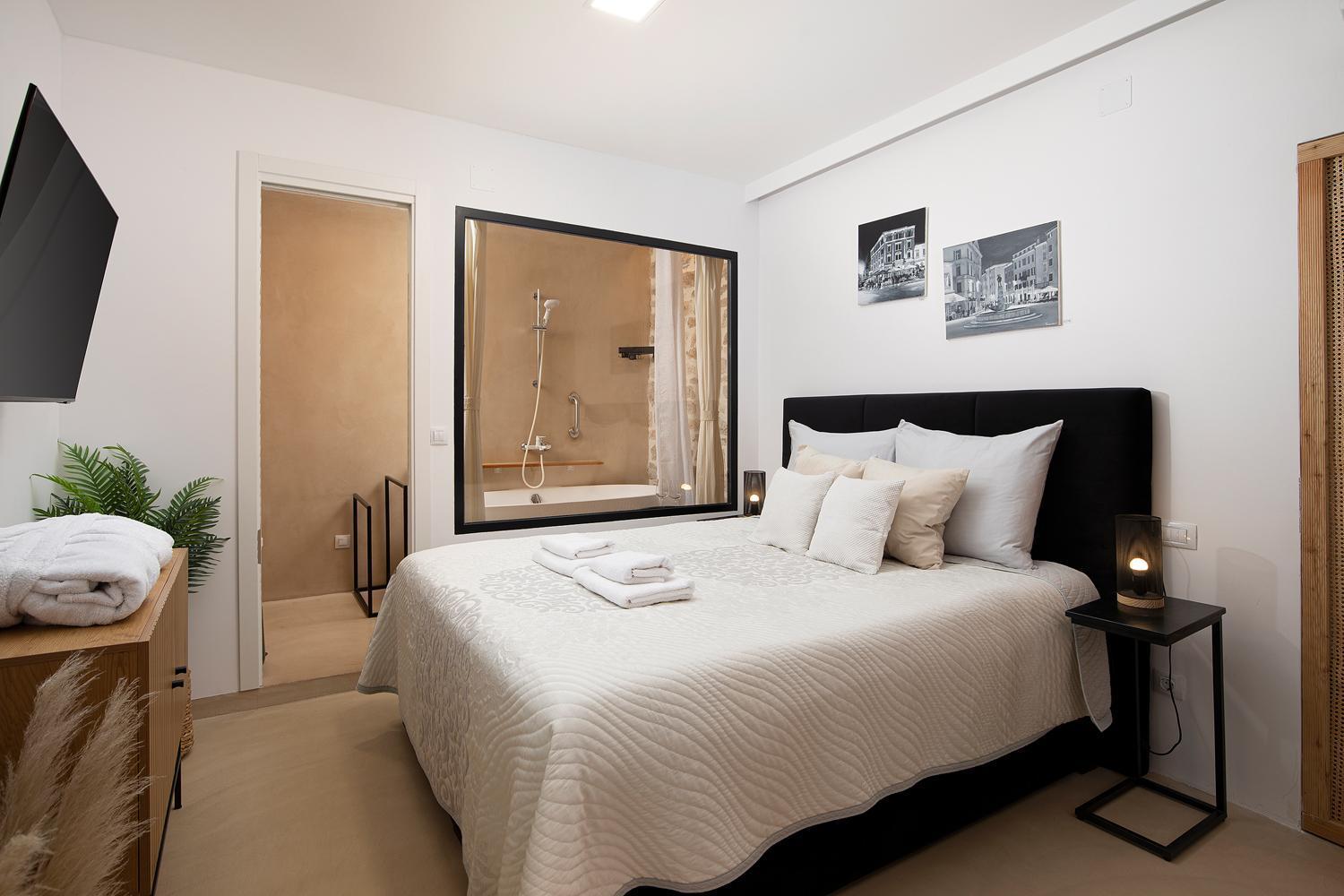 Deluxe Studio In City Center With Free Private Parking Ровинь Экстерьер фото